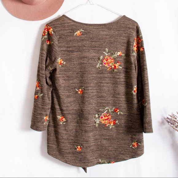 FIG & FLOWER ANTHRO Embroidered Button Up Tie Top - Picture 4 of 7